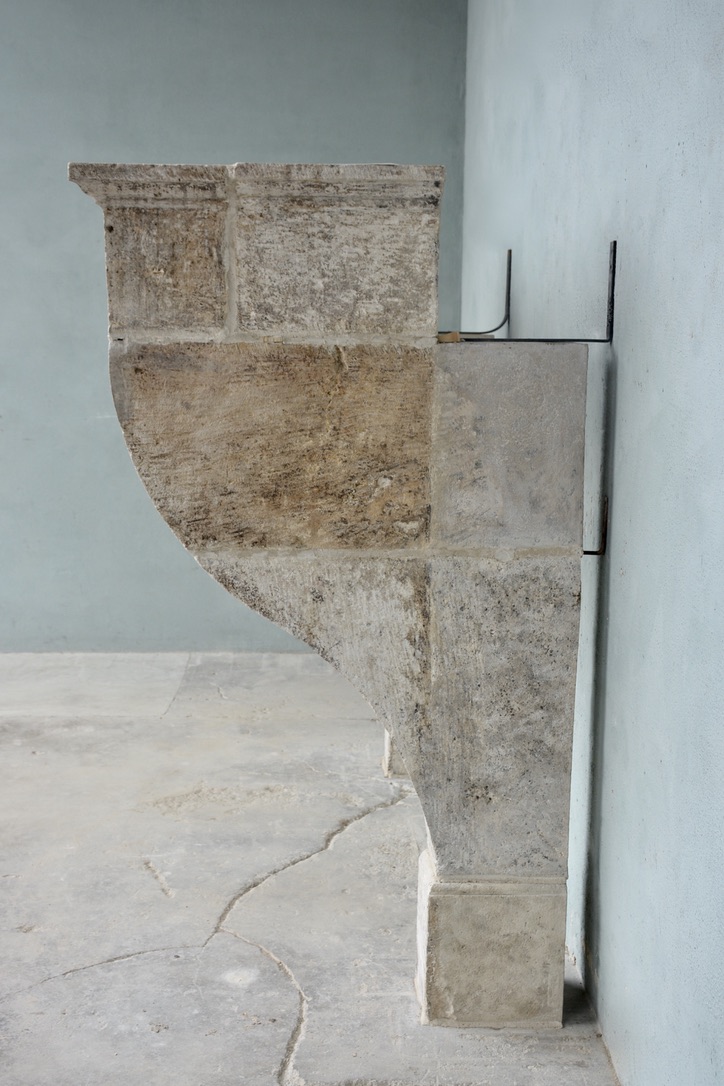 Early 18th c. Cheminée from a Bastide outside of Cavaillon, France - image 7