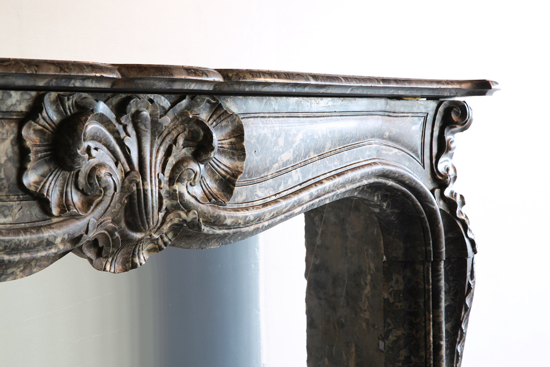 18th c. "Gris de Ardenne" Marble Cheminée from a Maison Particulière in the City Center of Bruxelles, Belgium - image 3