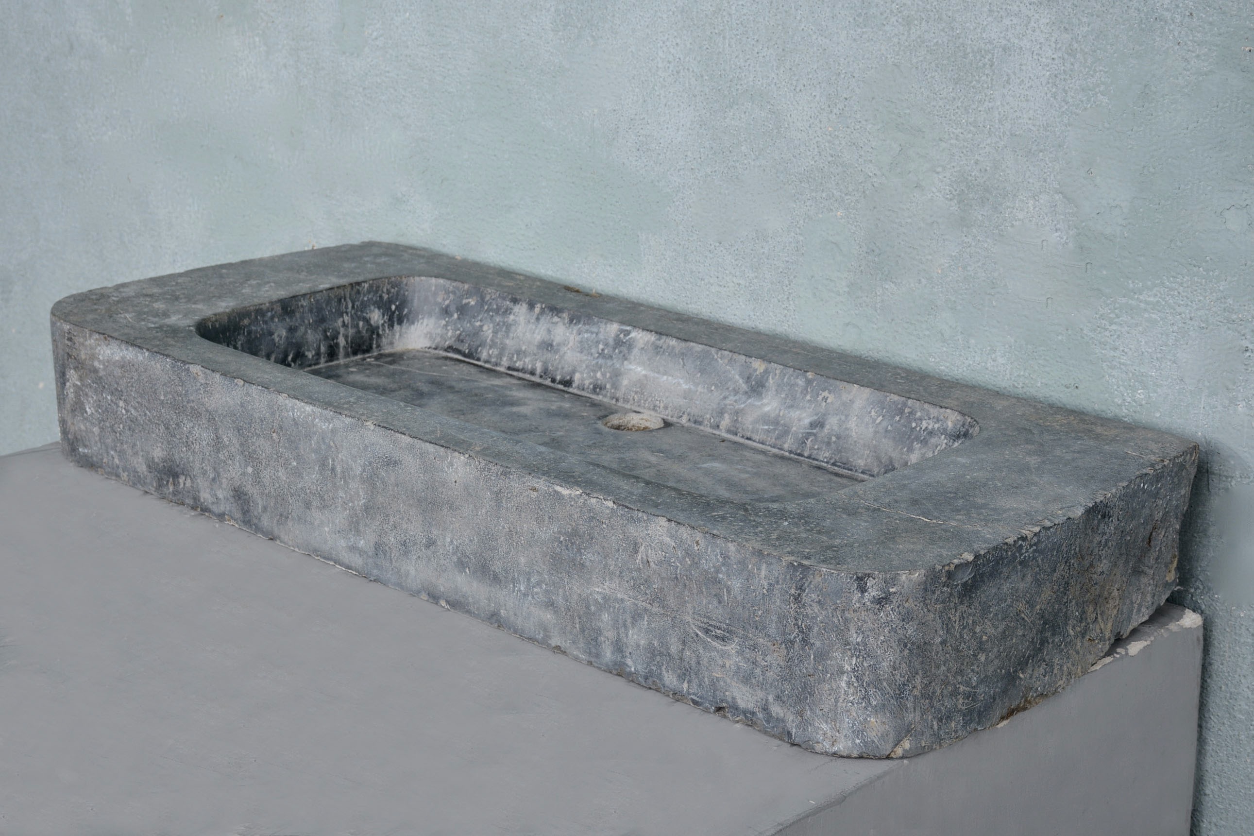 18th c. Petit Granit Sink - image 2