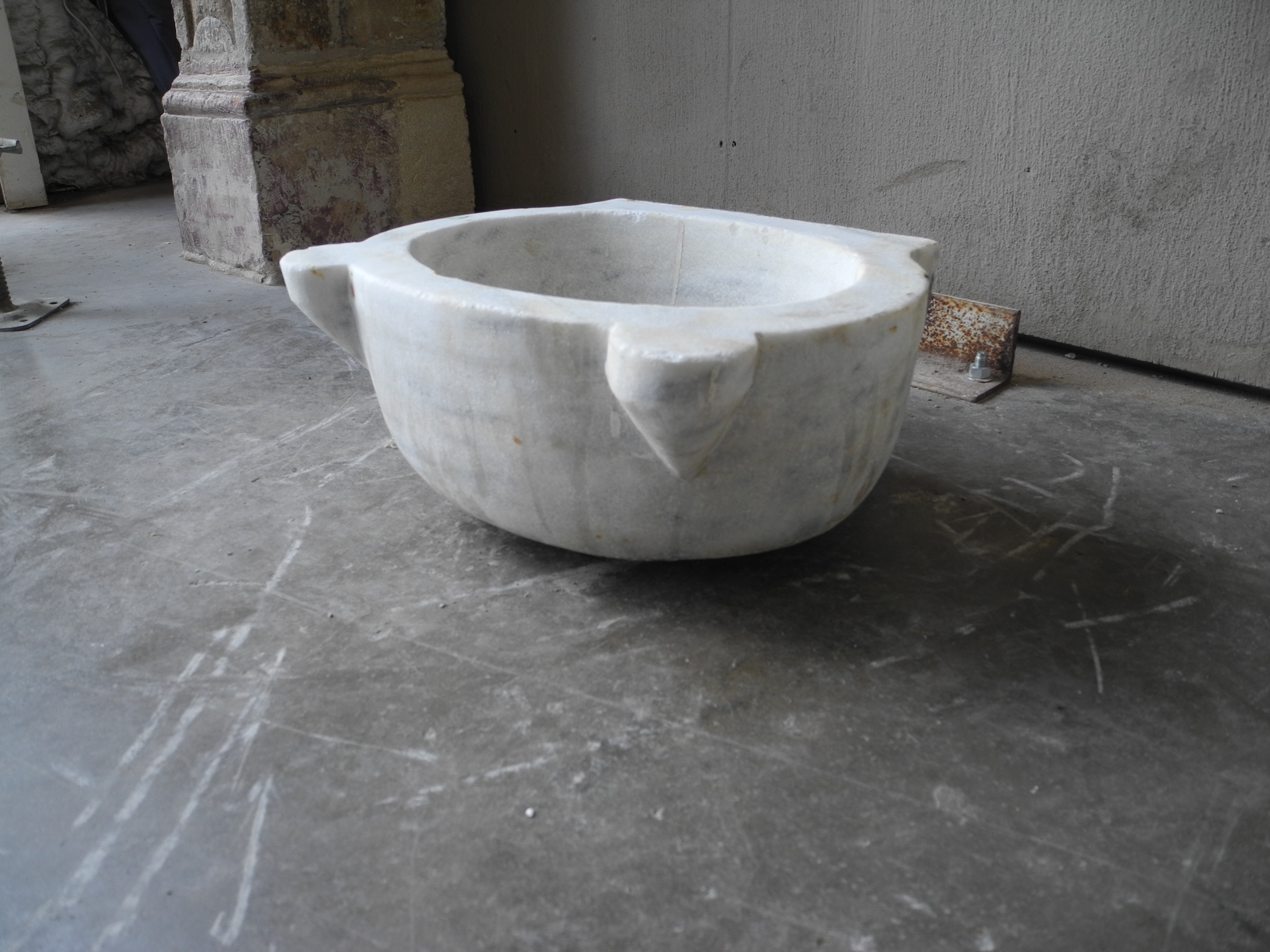 Reclaimed White Marble Sink - image 4