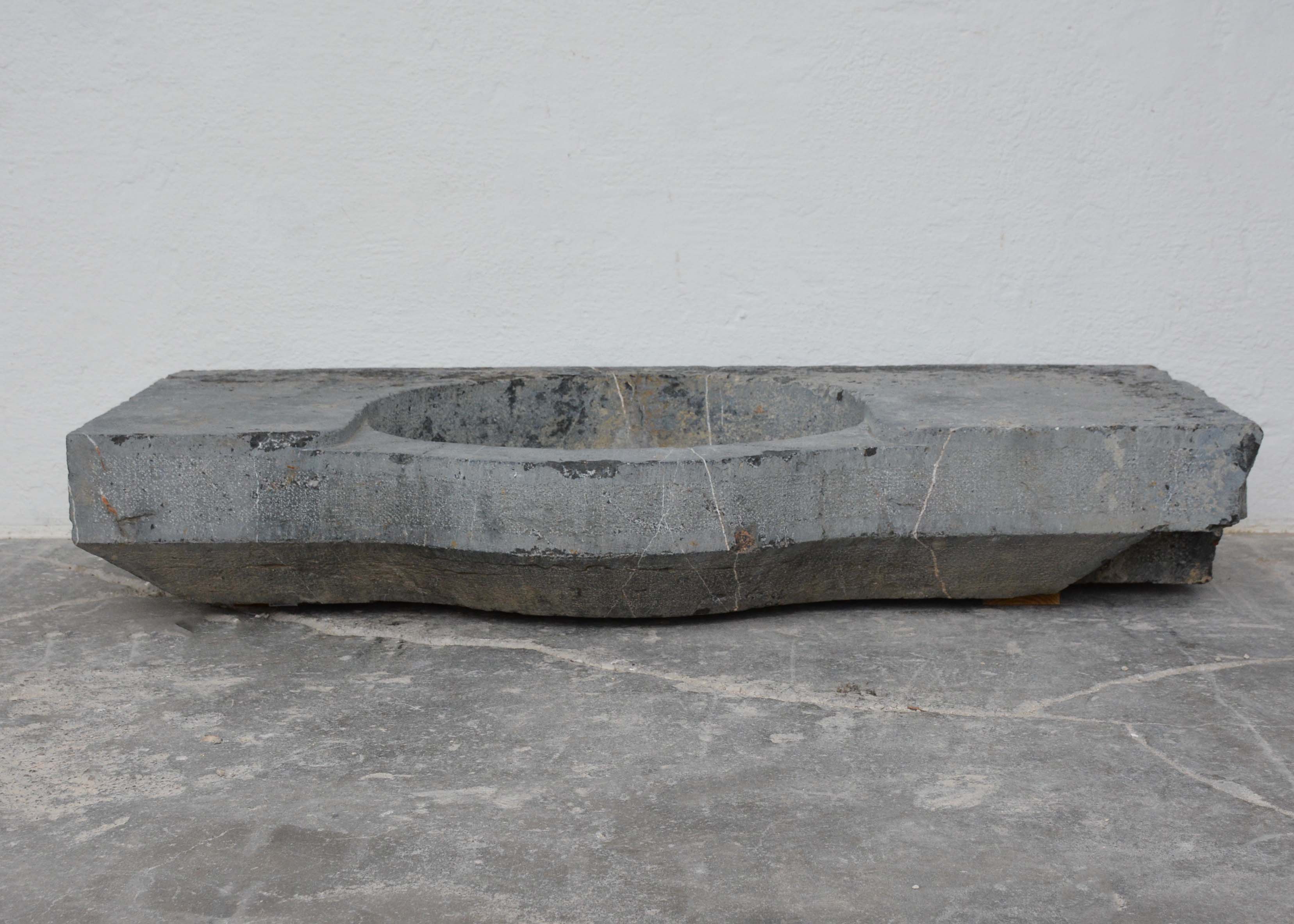 Reclaimed Limestone Sink From a Winehouse in Narbonne - image 2