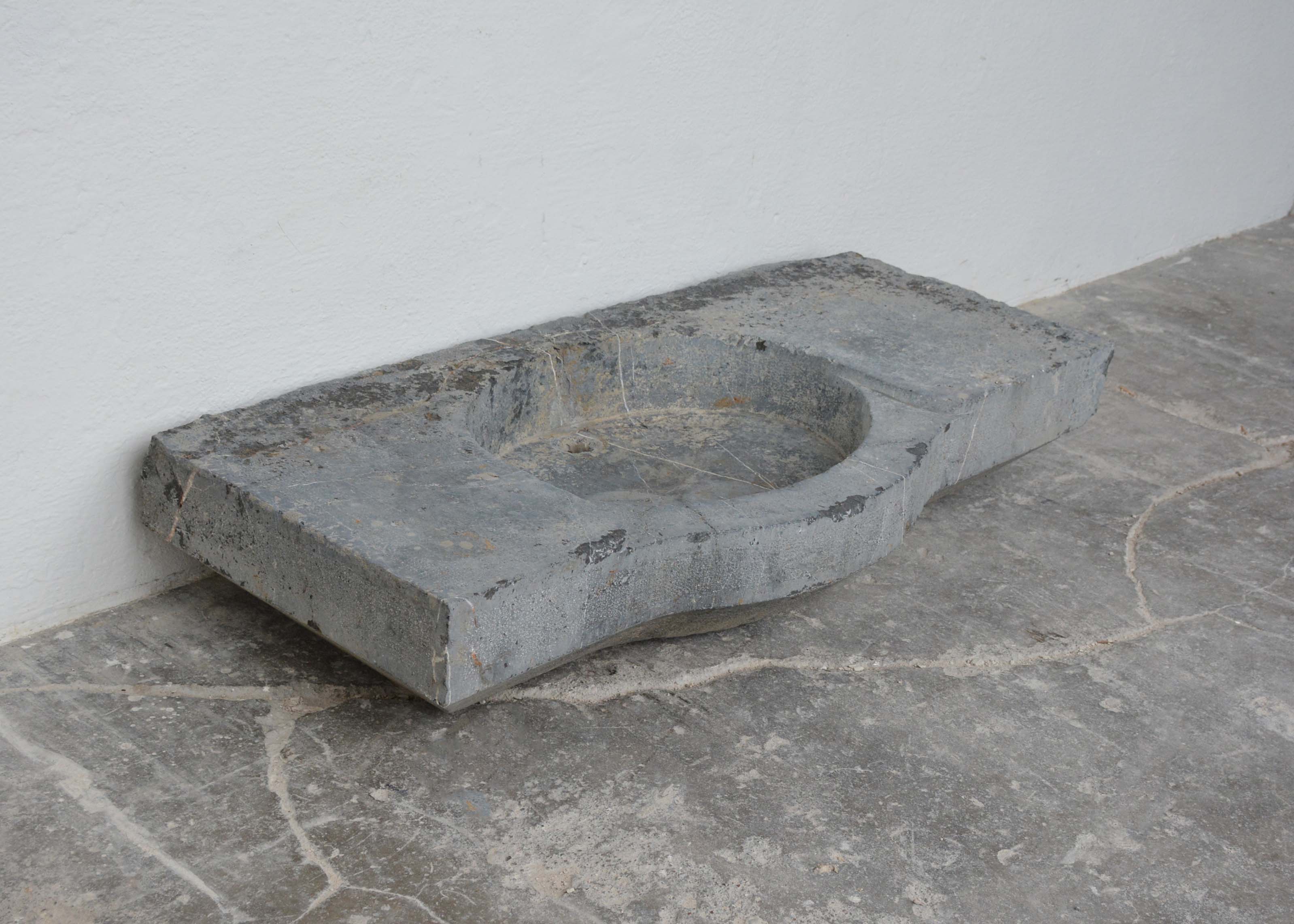 Reclaimed Limestone Sink From a Winehouse in Narbonne - image 4