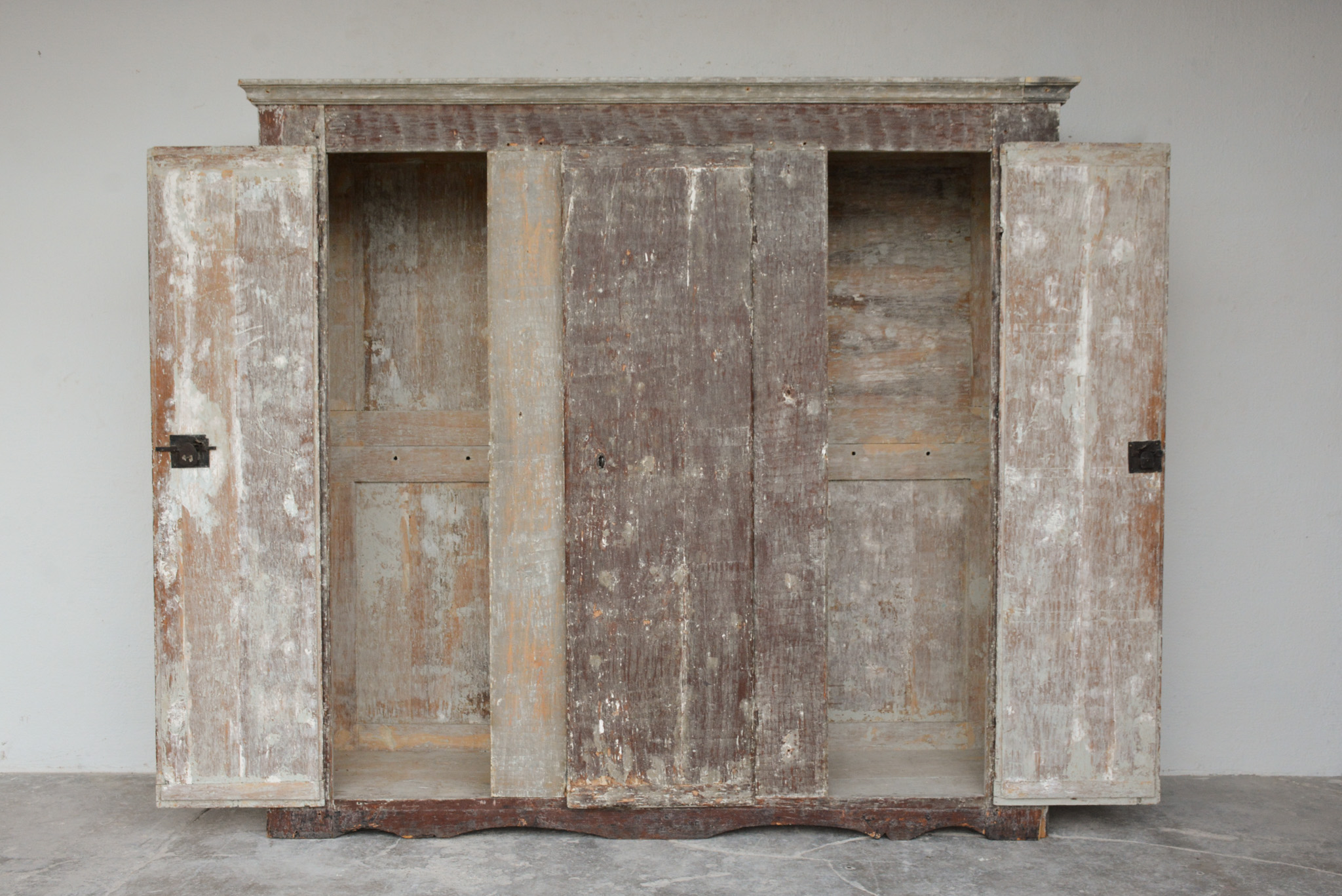 17th c Umbrian Cabinet - image 2