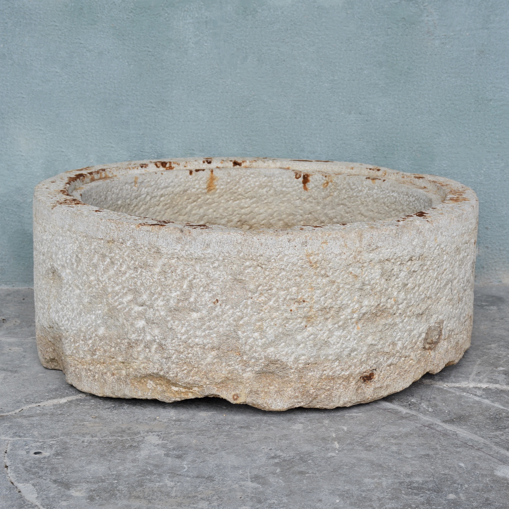 Antique Round Auge