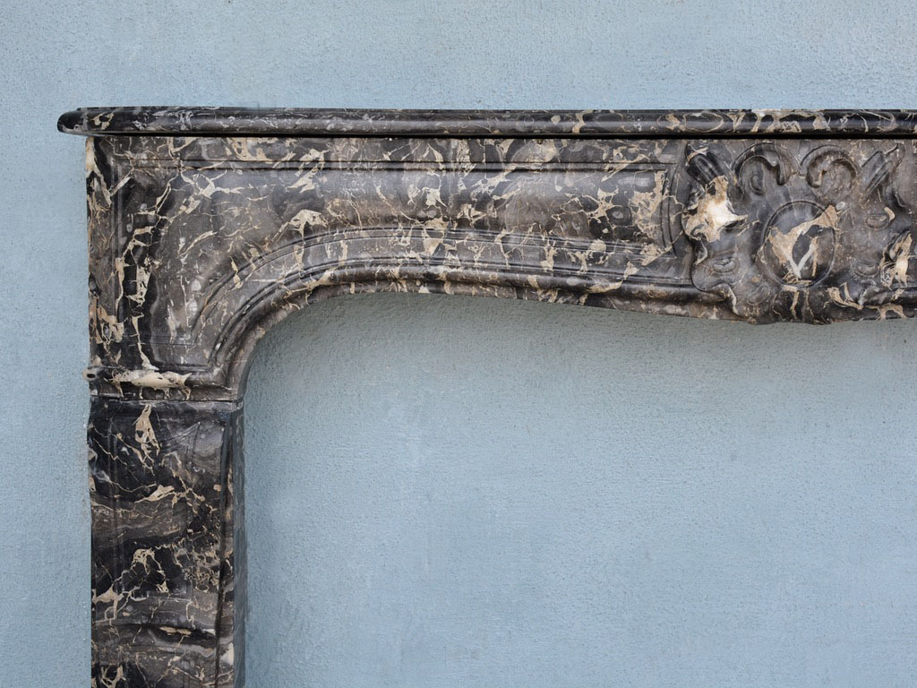 Late 18th c. Marble Cheminée from a Maison de Ville in Brussels, Belgium - image 3