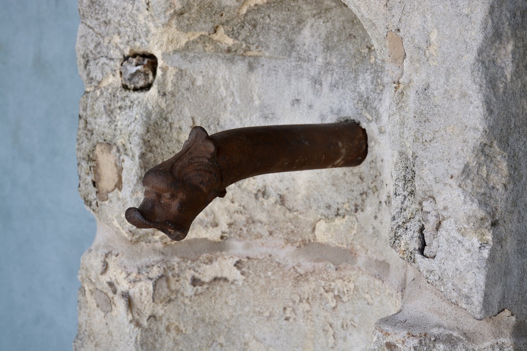 18th c. Fountain comprised of a Wall Basin from the Courtyard of a Chateau in the Touraine Region of France - image 3