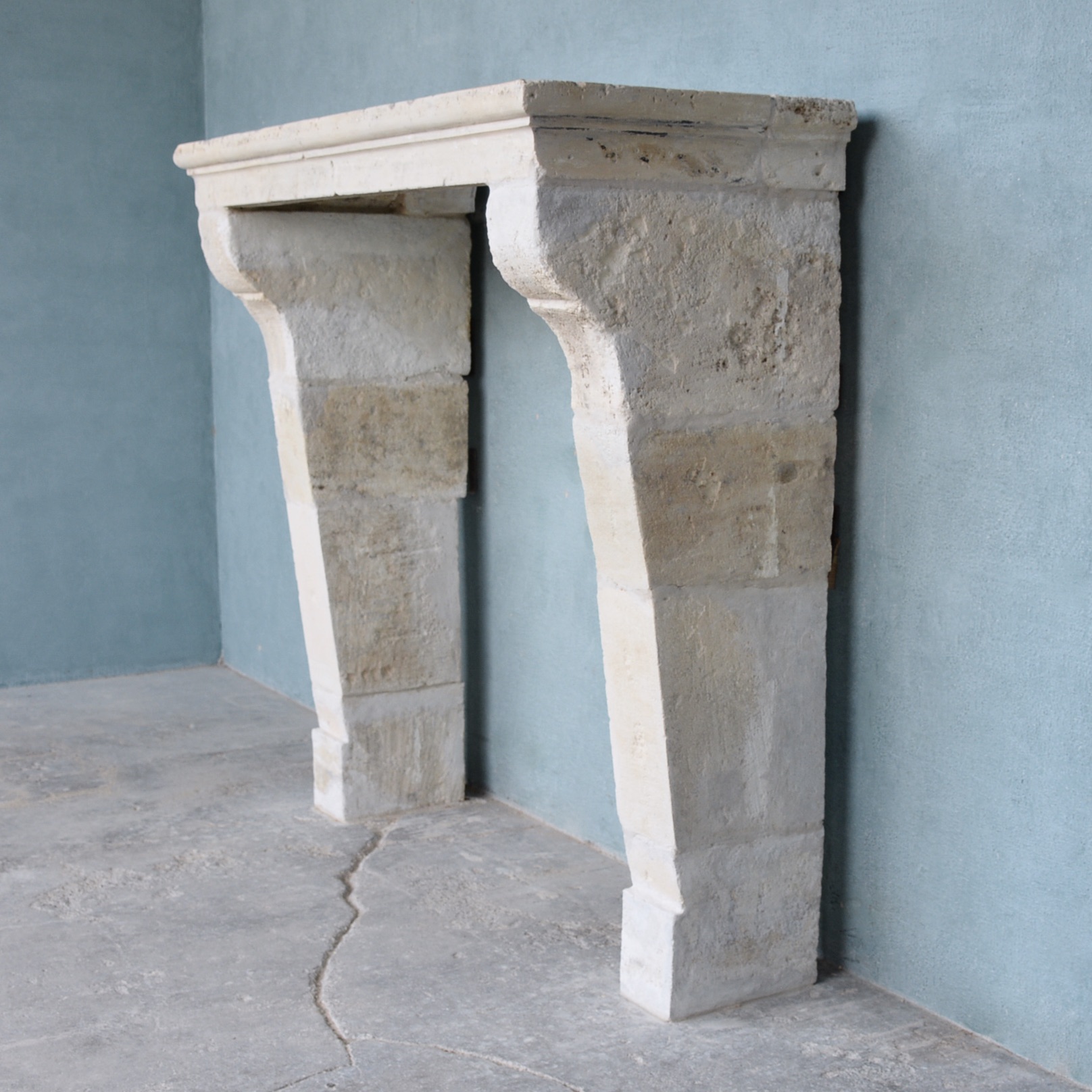18th c. Cheminée from a Maison de Ville in Beaucaire, France - image 2