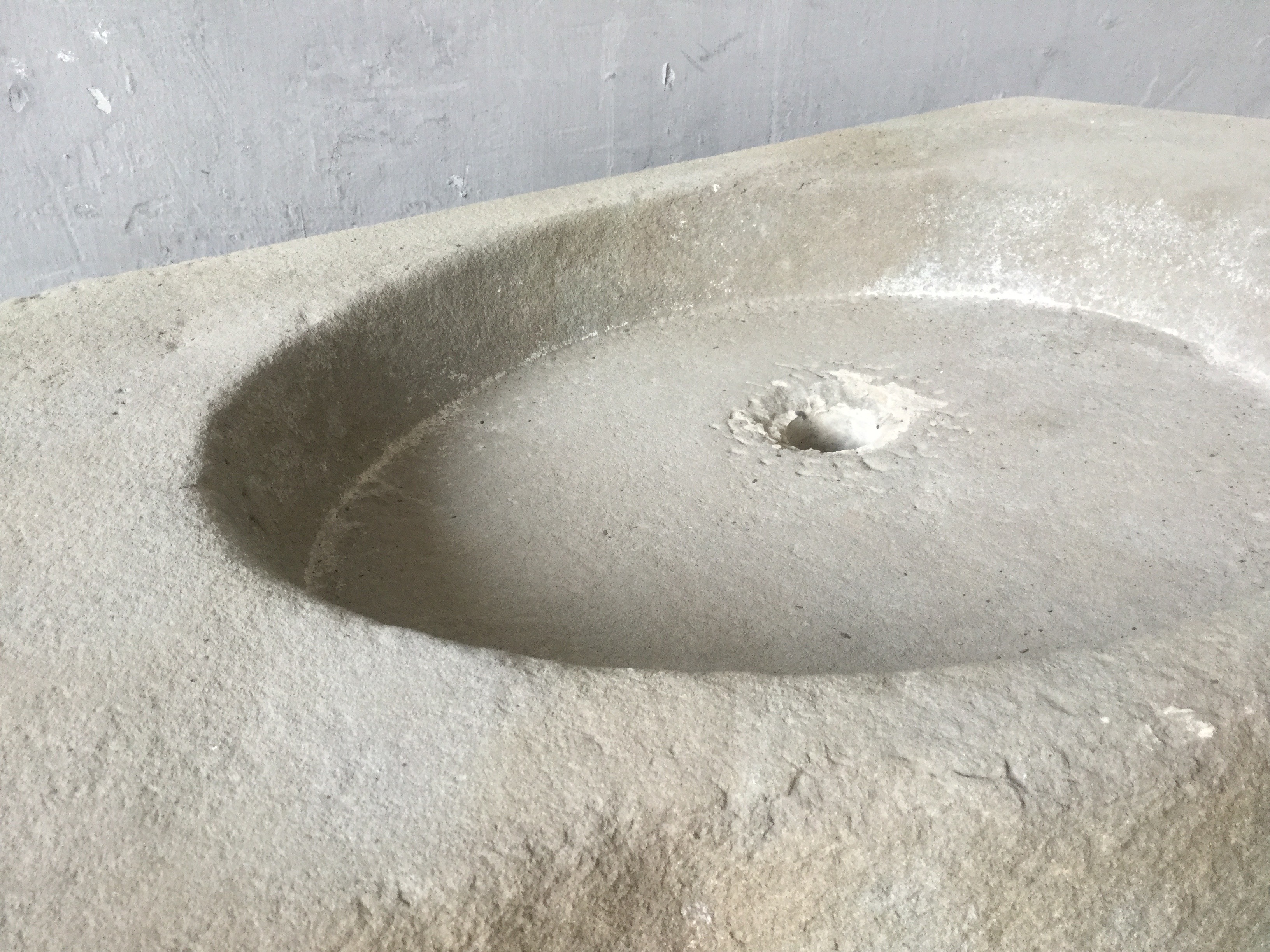 17th C Evier from a Property in Bize-Minervois, a Village in the Wine Growing Region of Minervois - image 4