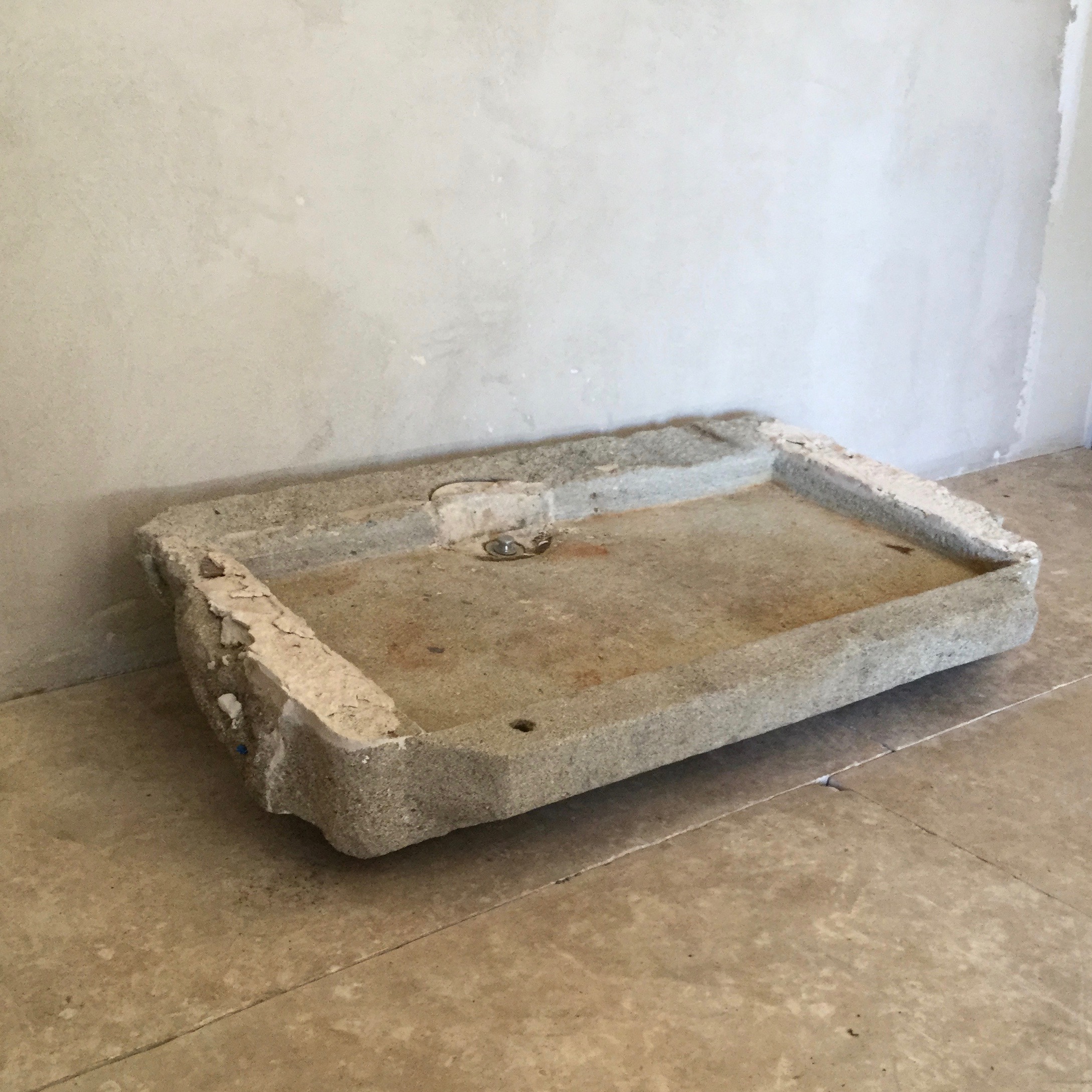 Reclaimed Stone Evier
