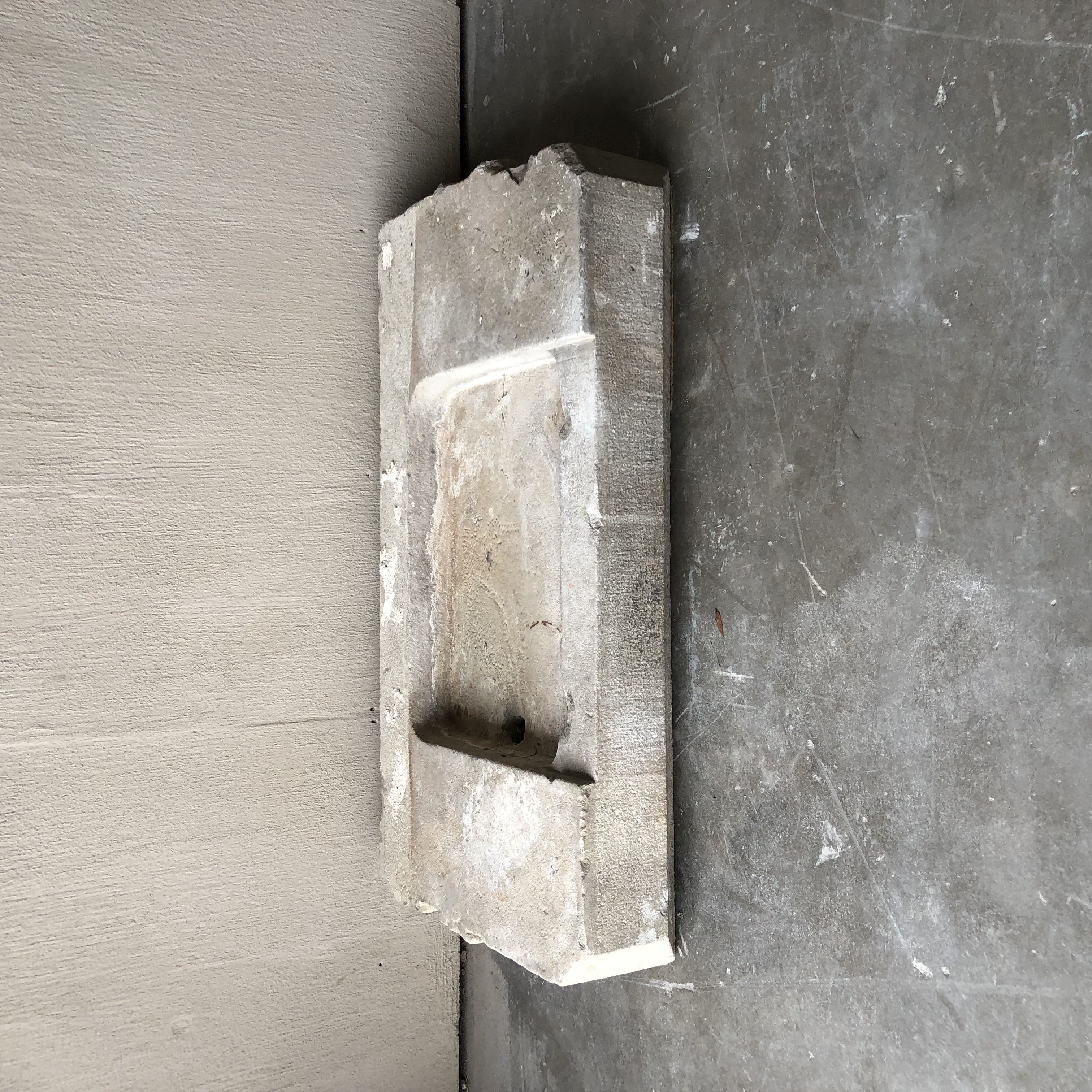Reclaimed sink from a farm/vineyard in the village of " La Re dorte" in the Aude - image 4