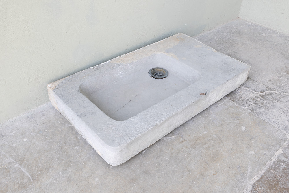 19th c. Stone Evier from a village house in Cavaillon, France - image 2