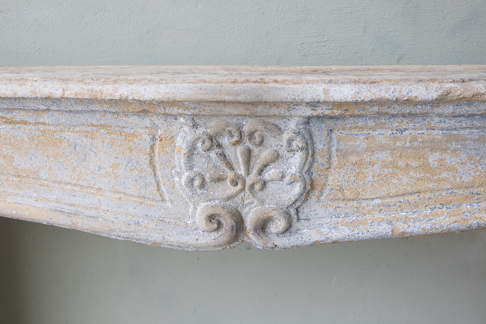 18th c. Cheminee from a Maison Particulaire in Lyon, France  - image 3