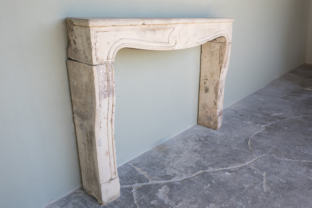 18th c Cheminee from an apartment in Aix en Provence - image 3