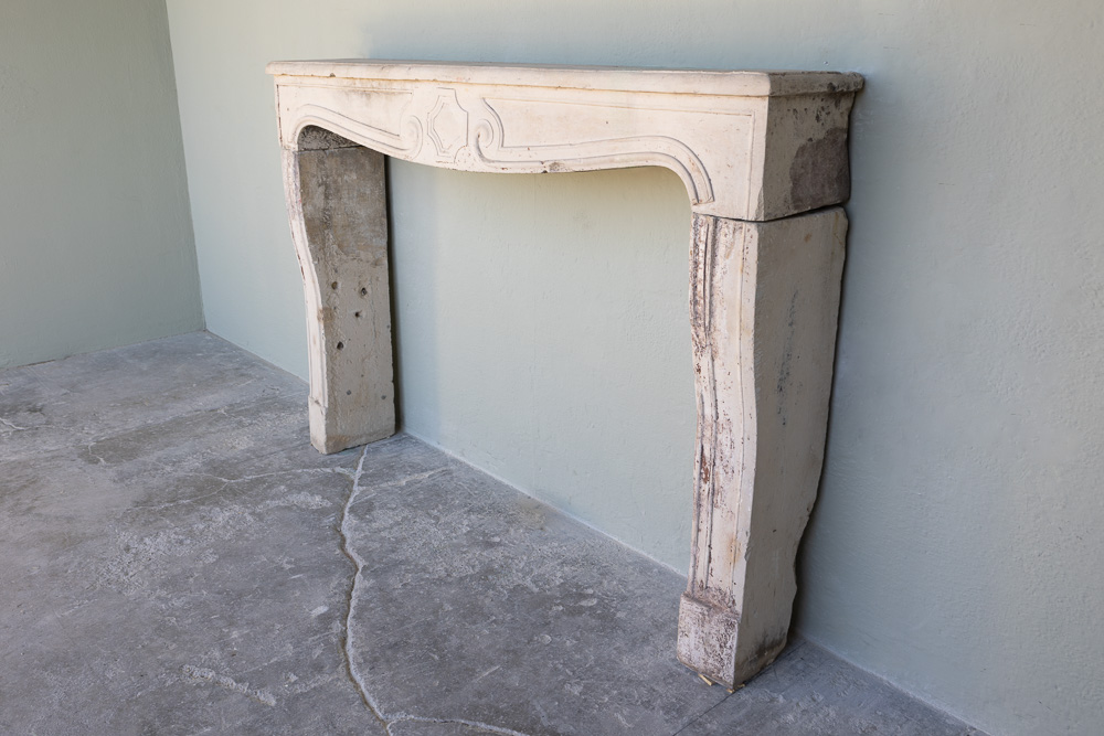 18th c Cheminee from an apartment in Aix en Provence - image 2