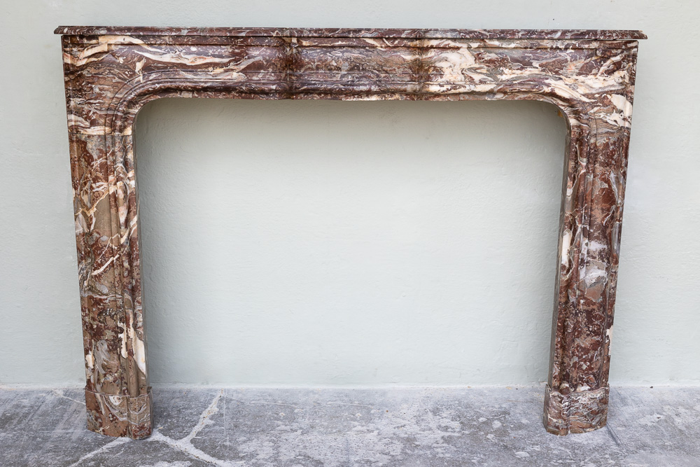 18th c. Cheminée from a Maison Particulière in Brussels, Belgium