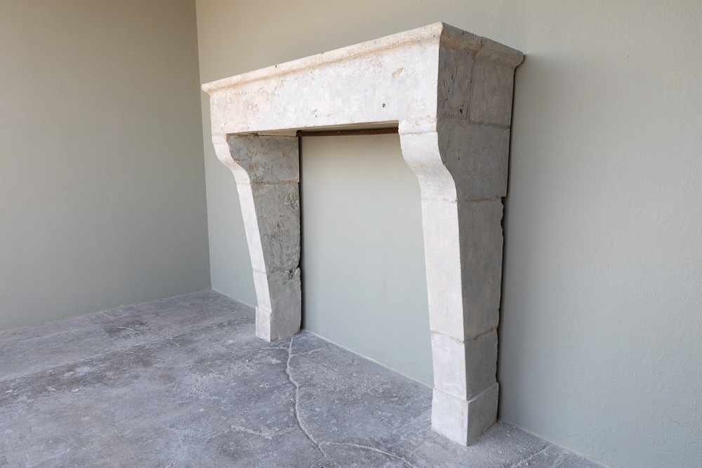 18th c Cheminee from a Bastide near St. Remy, France - image 2