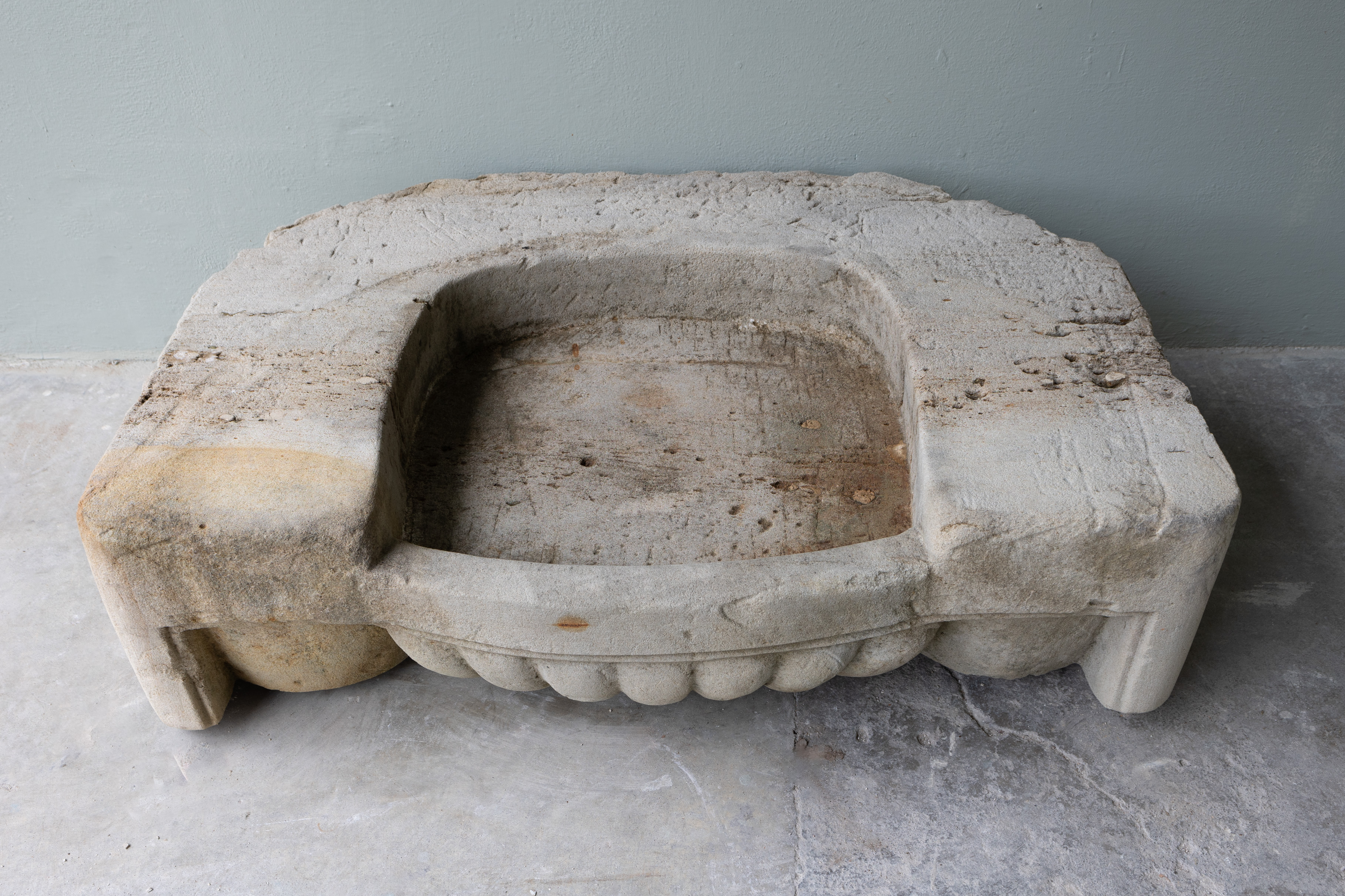 Early 18th c Evier from a Maison Bourgoise in Pezenas, France - image 2
