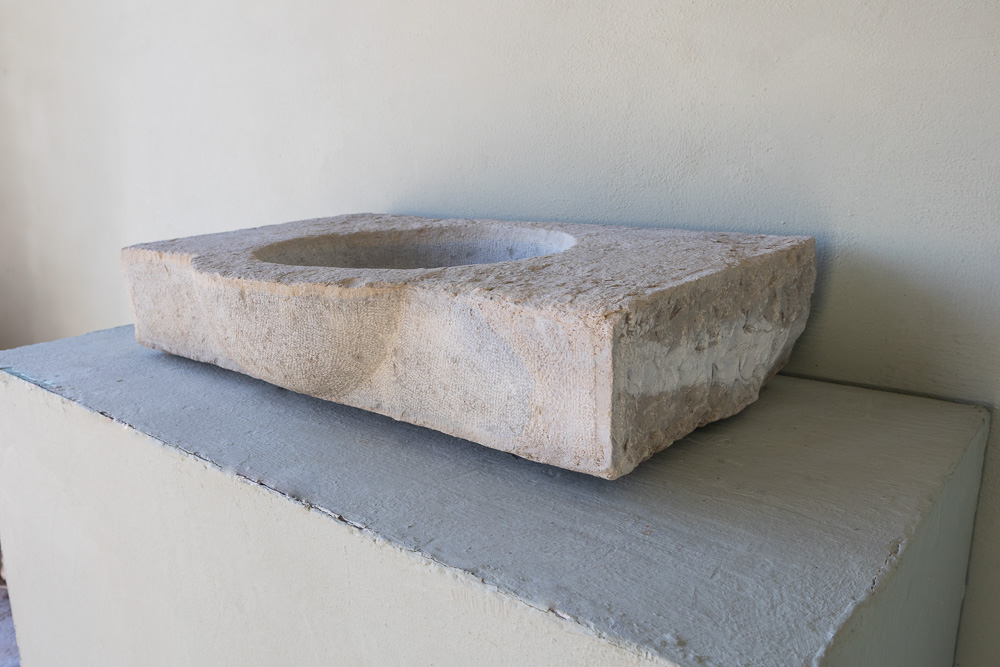 Late 18th c Evier from a Maison de Ville in Pézenas, France - image 4