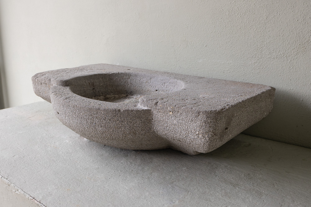 Early 19th c Evier from a Domaine near the Abbaye de Fontfroide - image 3