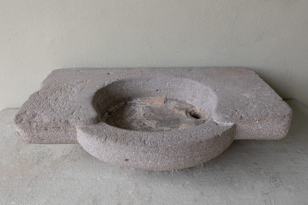Early 19th c Evier from a Domaine near the Abbaye de Fontfroide - image 4