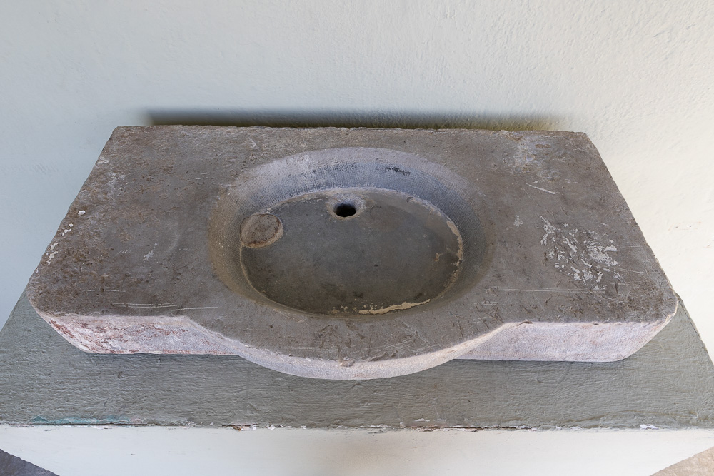 18th c Stone Provençal Evier - image 2