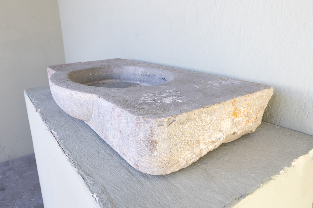 18th c Stone Provençal Evier - image 4